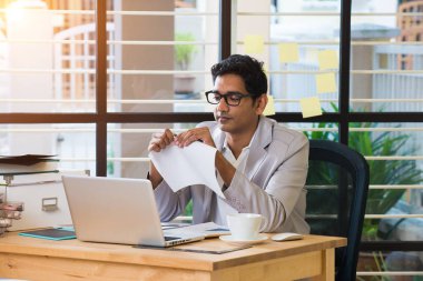 genç yakışıklı işadamı