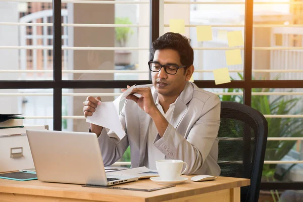 Joven hombre de negocios guapo — Foto de Stock