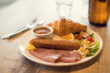 Lezzetli İngiliz kahvaltısı 