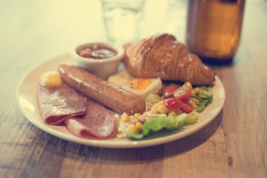 Lezzetli İngiliz kahvaltısı 