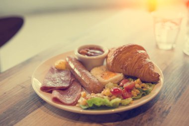 Lezzetli İngiliz kahvaltısı 