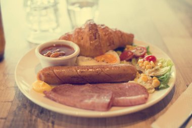 Lezzetli İngiliz kahvaltısı 