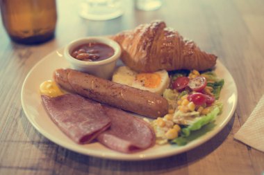 Lezzetli İngiliz kahvaltısı 