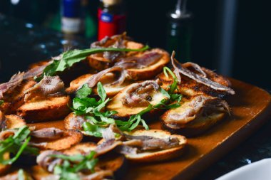 Klasik İtalyan meze hamsi bruschettas