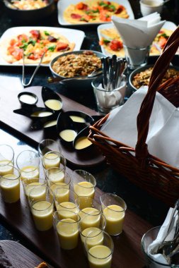 İtalyan ve İspanyol yemekleri topluluğu