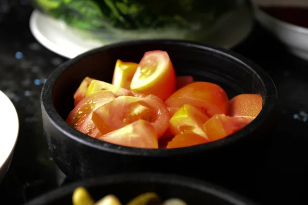 Slices of tomatoes in bowl — Stock Photo, Image