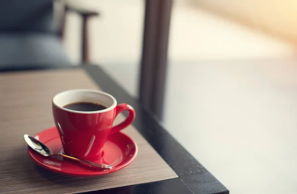 Laptop en koffie beker — Stockfoto