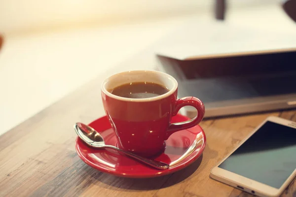 Laptop and coffee cup — Stock Photo, Image