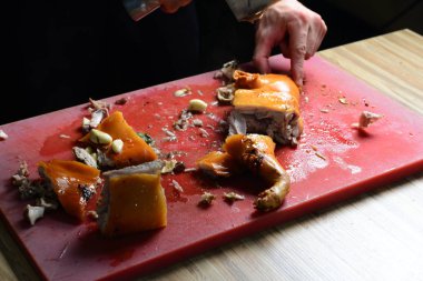 İtalyan kavrulmuş domuz yavrusu