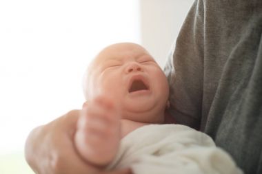 Babası sarılma Asya bebek 