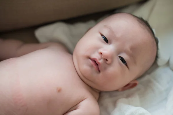 Bonito bebê asiático — Fotografia de Stock