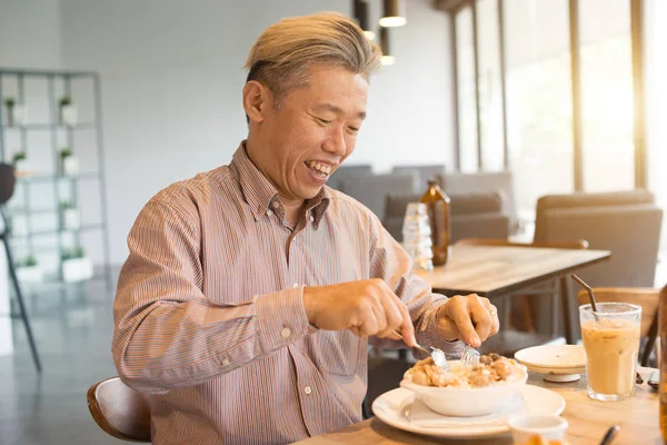 ビジネスマンの朝食 — ストック写真