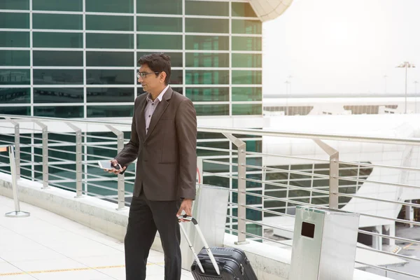 Indian business man  travelling — Stock Photo, Image