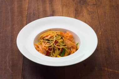 spagetti Füme somon ile