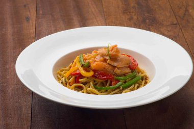 spagetti Füme somon ile