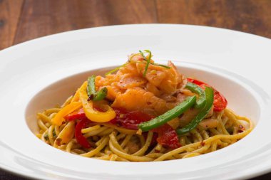 spagetti Füme somon ile