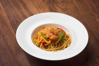 spagetti Füme somon ile