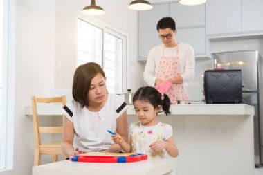 Asya anne öğretim kız