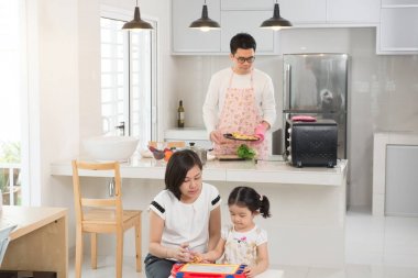 Asya anne öğretim kız