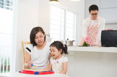 Asya anne öğretim kız