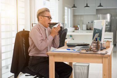 Baca işyerinde olan iş adamı