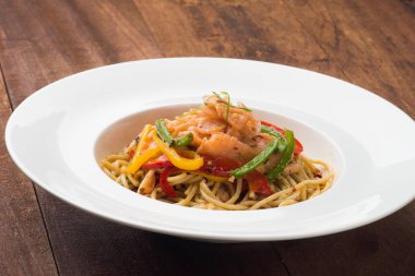 spagetti Füme somon ile