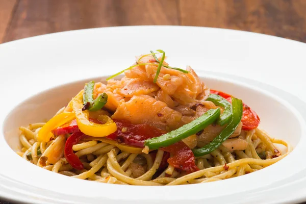 spagetti Füme somon ile