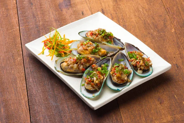 lezzetli midye sarımsak ile