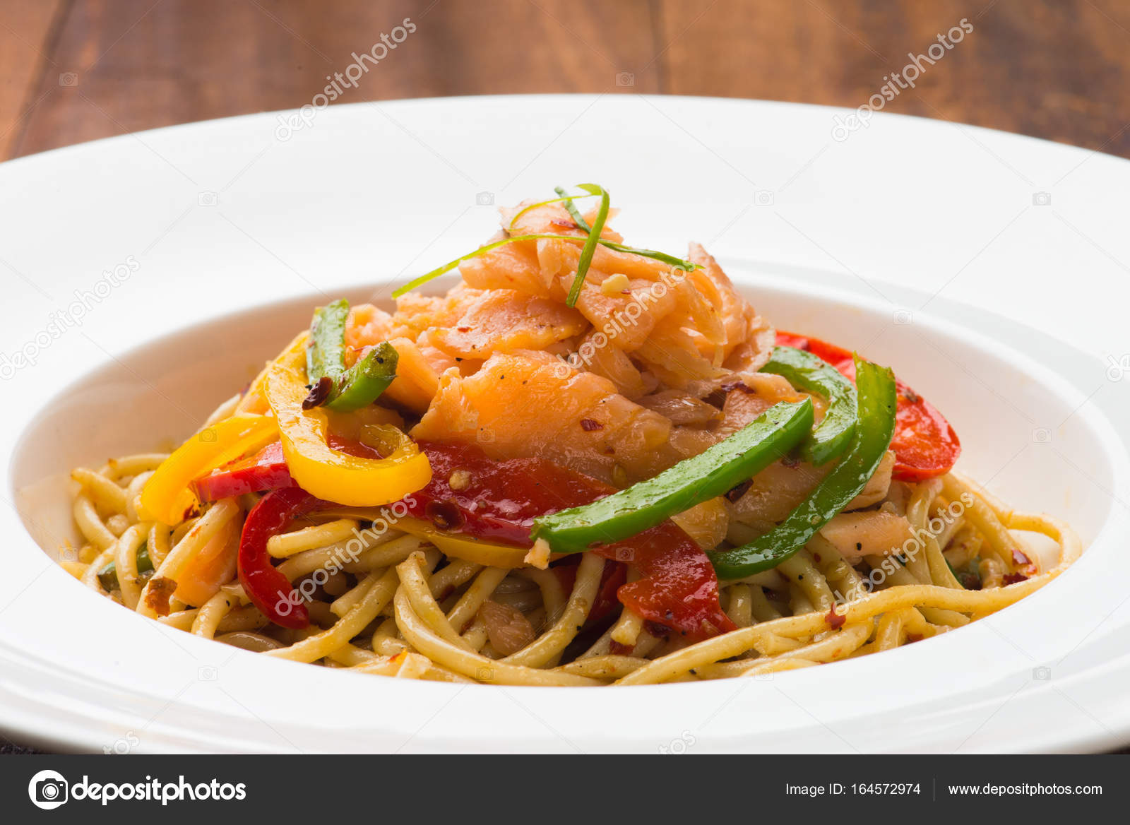 Спагетти с копченым мясом Спагетти с копченым мясом