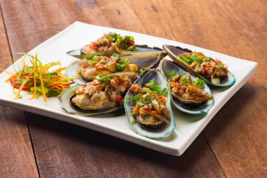 lezzetli midye sarımsak ile