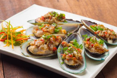 lezzetli midye sarımsak ile