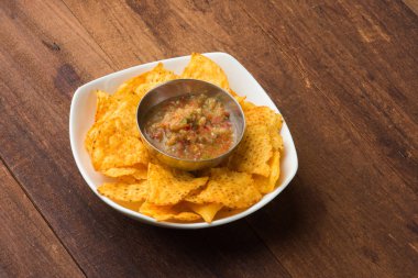 Salsa soslu nacho. 