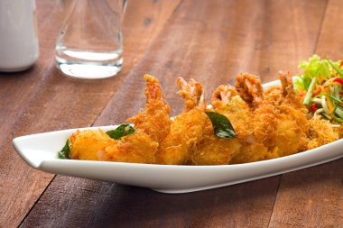 Kızarmış tereyağı karides 