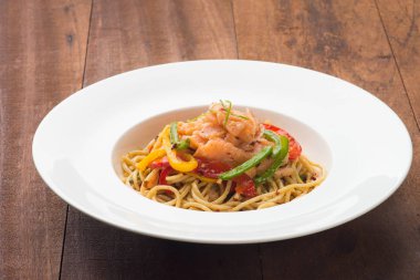 spagetti Füme somon ile