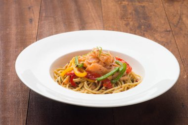 spagetti Füme somon ile