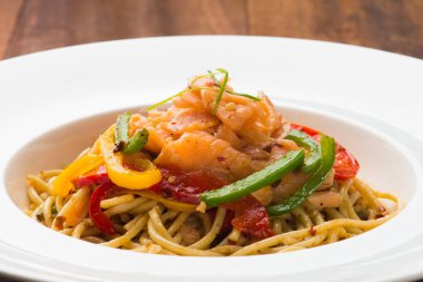 spagetti Füme somon ile