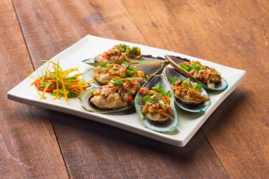 lezzetli midye sarımsak ile