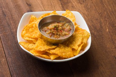 Salsa soslu nacho. 