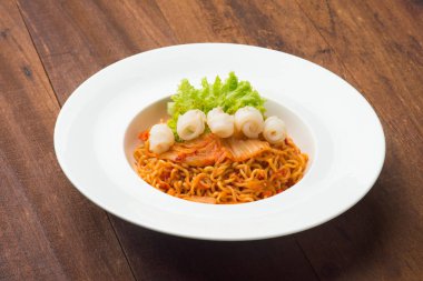 spagetti Füme somon ile