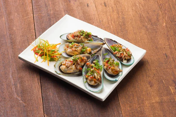 lezzetli midye sarımsak ile