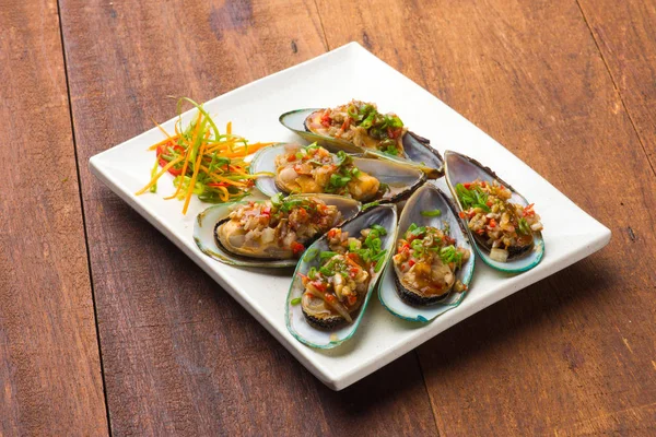 lezzetli midye sarımsak ile