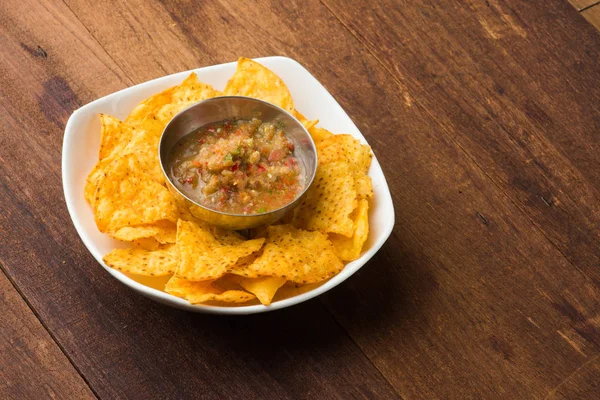 Salsa soslu nacho. 