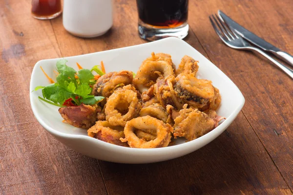 Kızarmış kalamar halkaları 