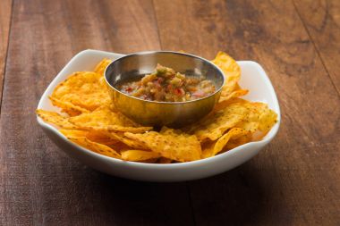 Salsa soslu nacho. 