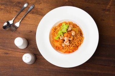 Kimchi kalamar ve ramen 