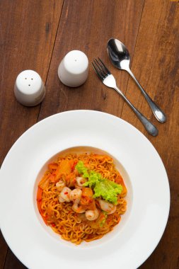 Kimchi kalamar ve ramen 