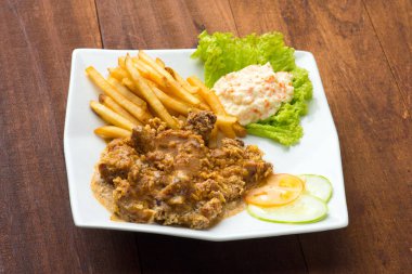 tavuk pirzola patates kızartması ile