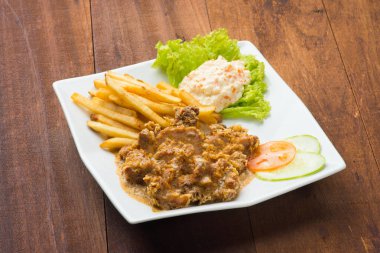 tavuk pirzola patates kızartması ile