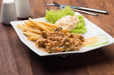 tavuk pirzola patates kızartması ile