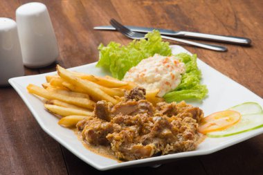 tavuk pirzola patates kızartması ile